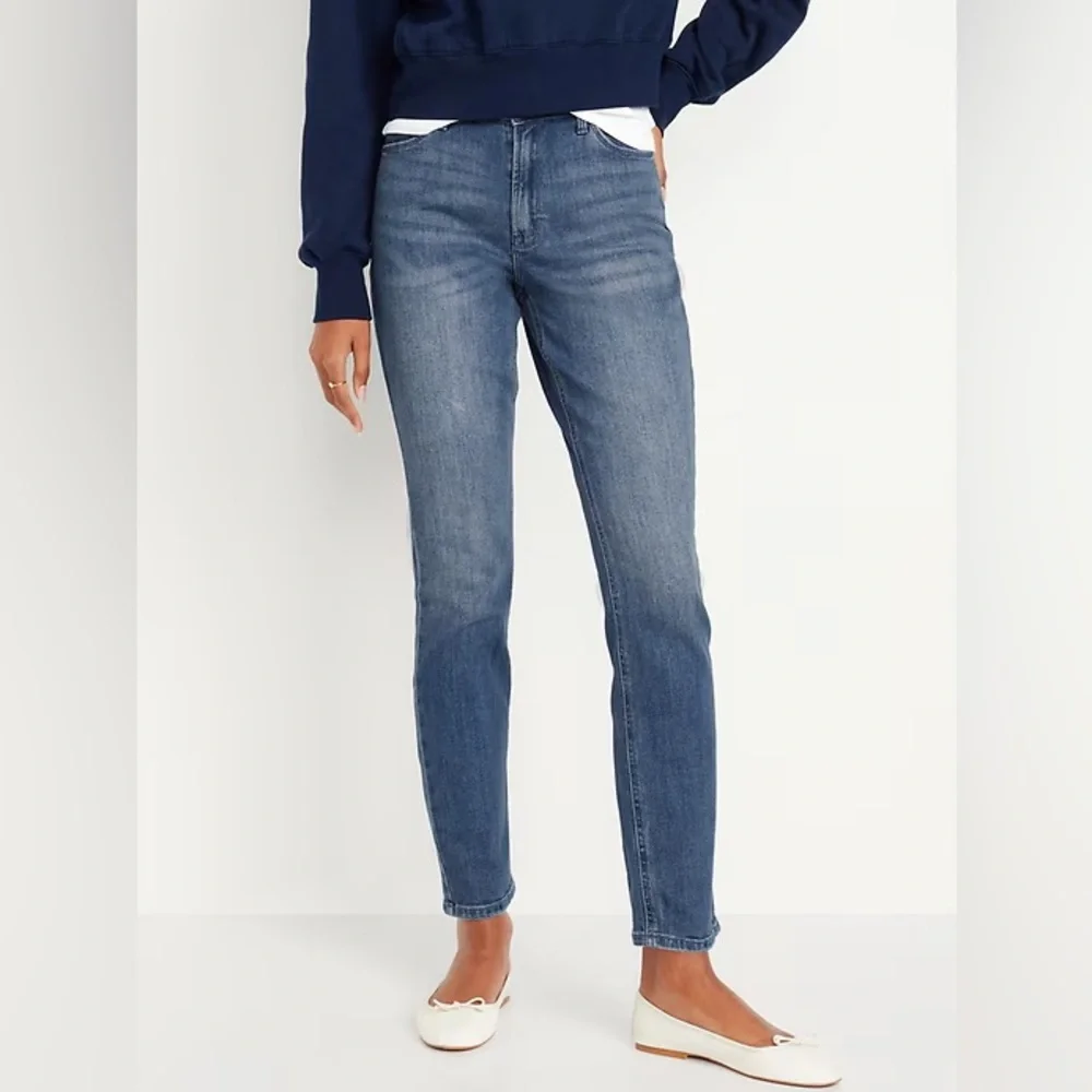 Old Navy High-Waisted Wow Straight Ankle Jeans